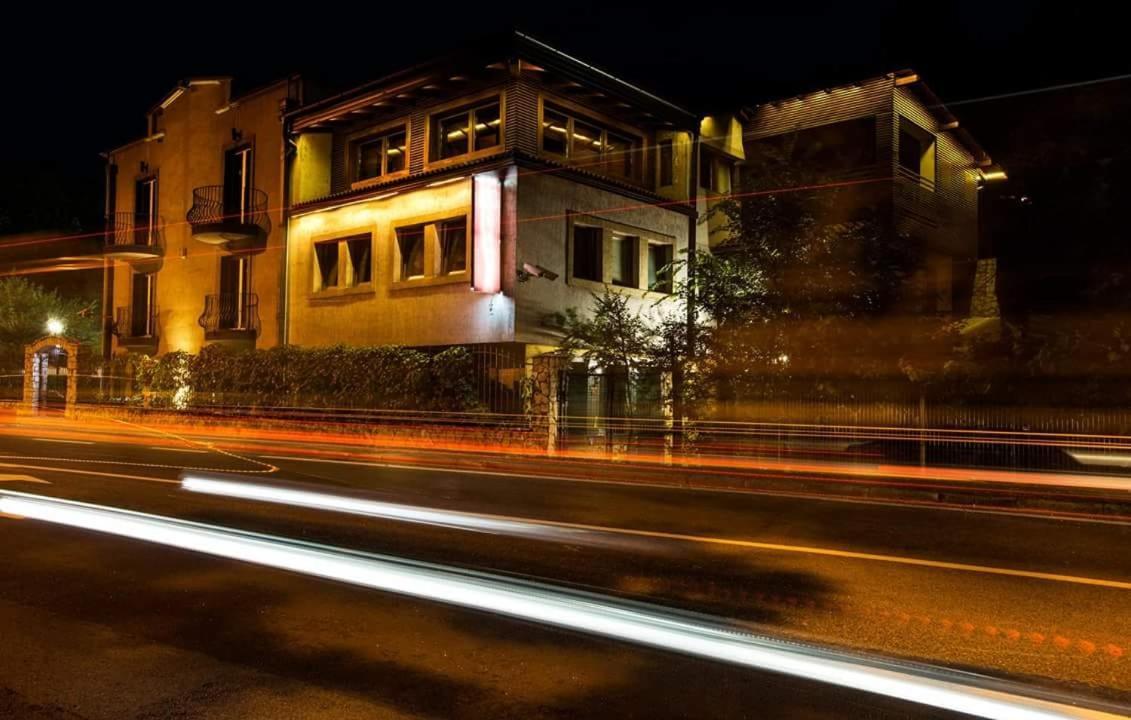 Hotel Vila Hayat Сараево Экстерьер фото